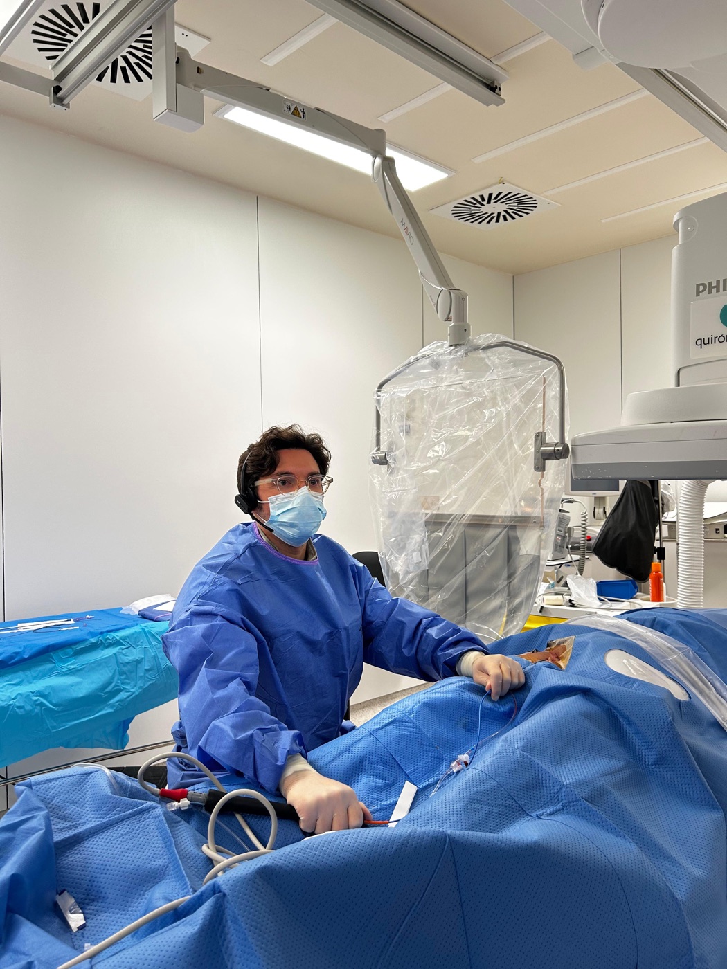 Il Dr. Carlo Gigante durante una procedura di ablazione transcatetere in sala di elettrofisiologia